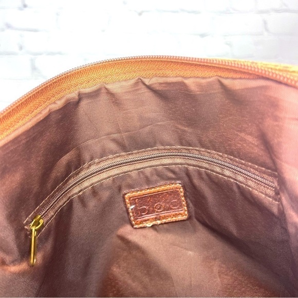 Boc crossbody bag with detailed Chunky Top stitching - Picture 7 of 7